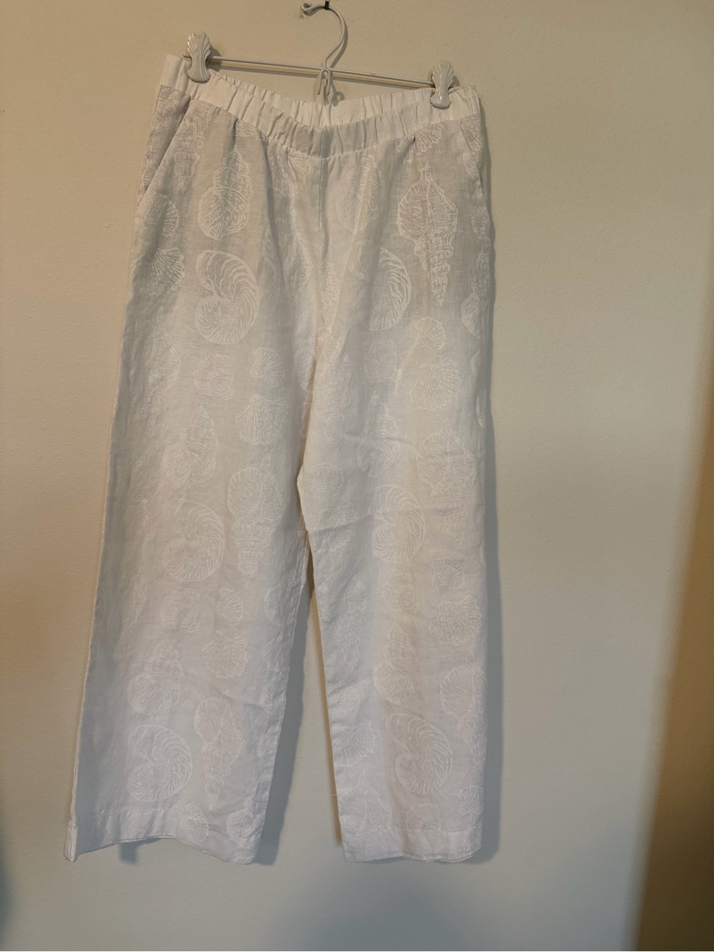 White Cropped Linen Pants w/shell pattern